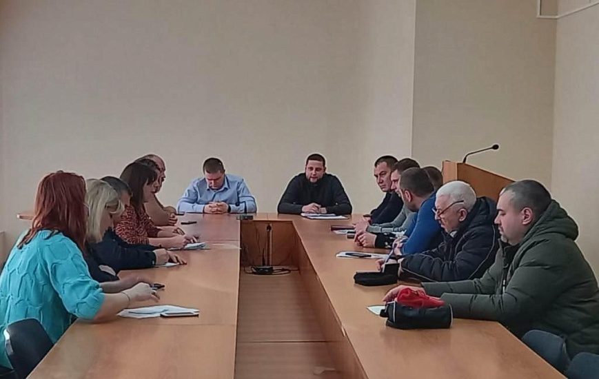 В администрации Ленинского района состоялось 
совещание по вопросу благоустройства контейнерных площадок