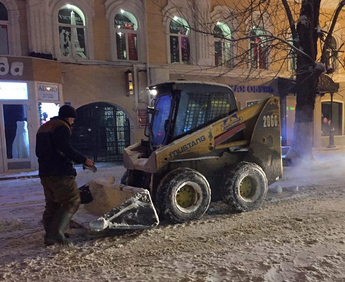 В ночное время спецтехника и рабочие продолжат 
очищать улицы города