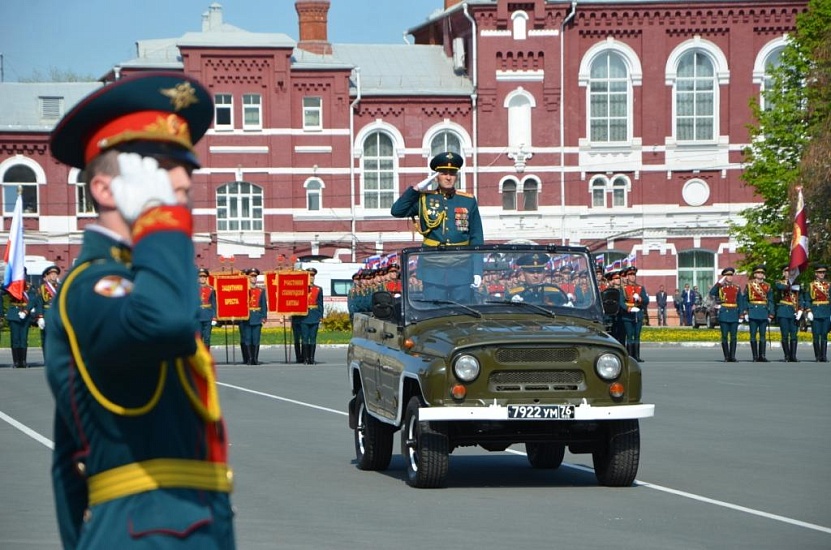 Состоялось торжественное прохождение 
войск Саратовского территориального гарнизона