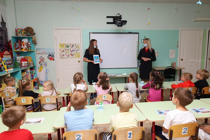 Сотрудники городской Госавтоинспекции 
организовали познавательное мероприятие для дошкольников