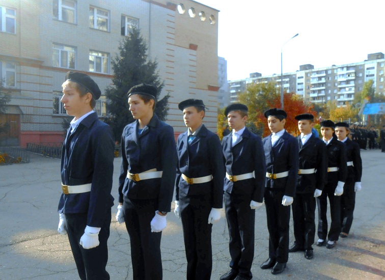 Школьники учились навыкам армейской службы