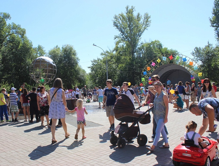 Жители и гости города отпраздновали день 
Заводского района