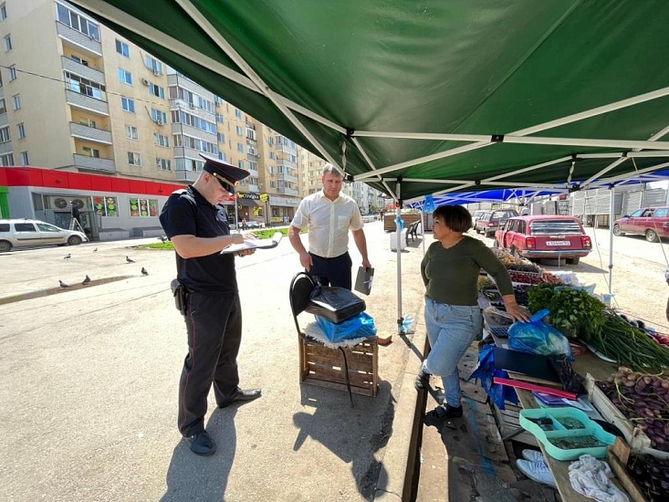 Сотрудники комитета муниципального контроля 
обследовали территорию города на предмет выявления нарушений в сфере торговли