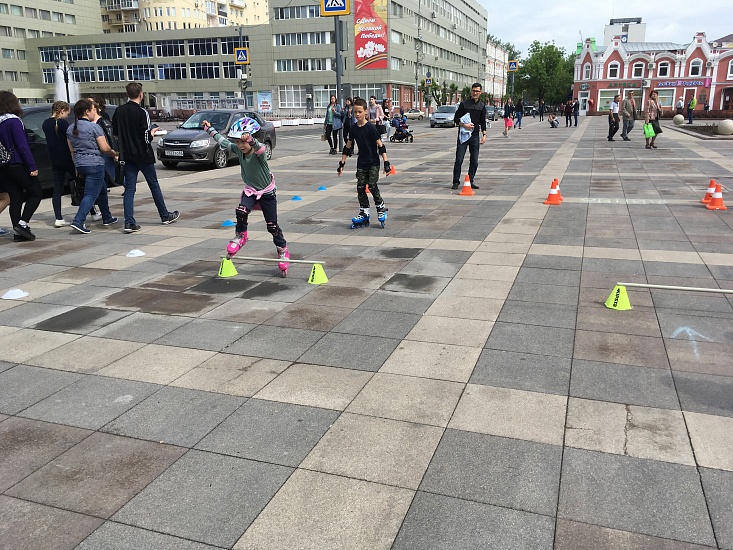В центре Саратова состоялись соревнования 
по роллер кроссу