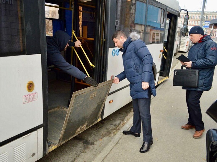 Председатель комитета муниципального 
контроля проверил соблюдение требований городского транспорта