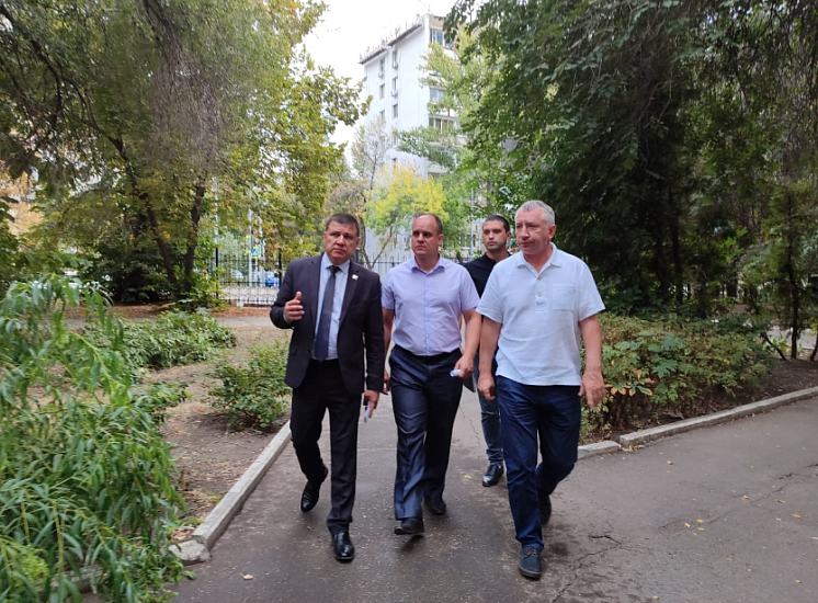 Сергей Пименов провел осмотр санитарного 
состояния территории Детского парка