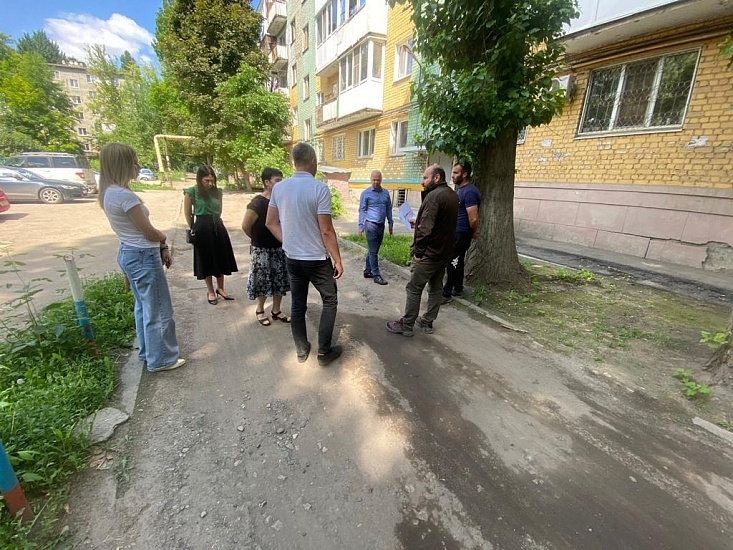 В Октябрьском районе состоялась встреча 
по вопросу предстоящего ремонта дворовых территорий