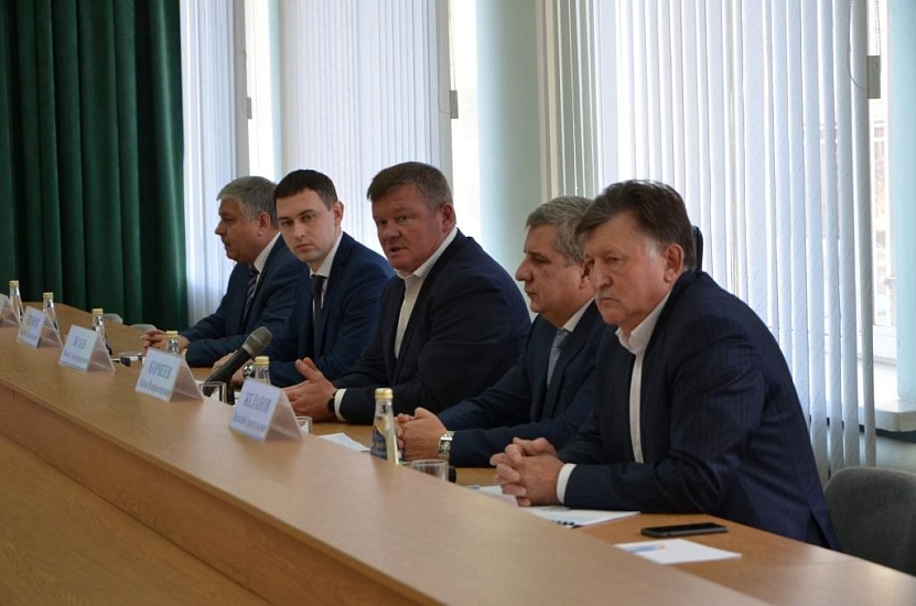 Глава города Михаил Исаев обсудил с предпринимателями 
дизайн-код Саратова