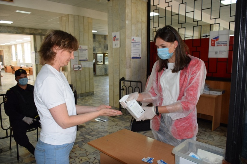 В Саратове явка на голосование по поправкам 
в Конституцию в первый день составила 14,7%