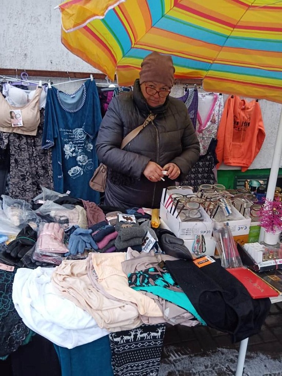 Продолжаются мероприятия по выявлению 
и пресечению фактов незаконной торговли на территории Октябрьского района