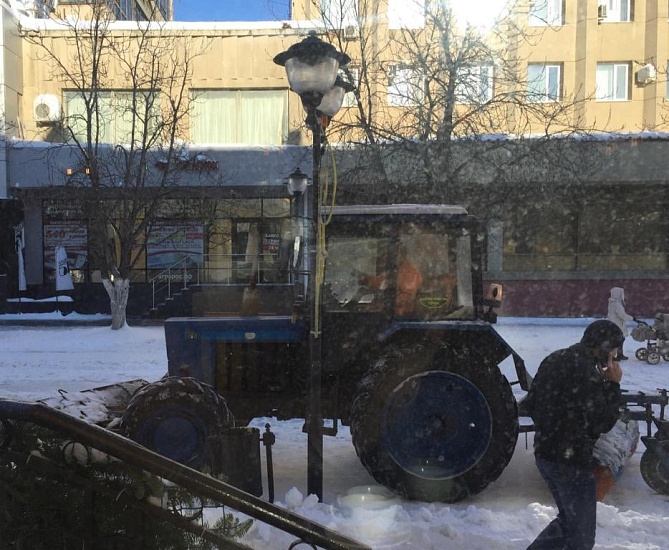 Днем в Саратове 11 звеньев ликвидируют последствия 
осадков