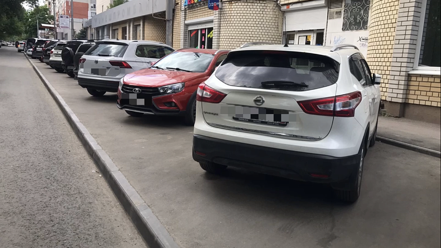 Продолжаются мероприятия по выявлению 
фактов нарушения правил парковки на территории Октябрьского района