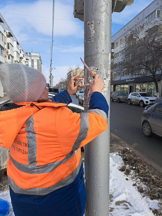 Во Фрунзенском районе продолжаются мероприятия по приведению в нормативное состояние опор и дорожных знаков