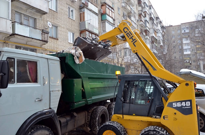 В круглосуточном режиме проводится уборка 
городских улиц