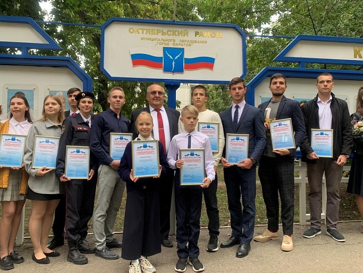 В Октябрьском районе состоялась торжественная 
церемония обновления Галереи достижений