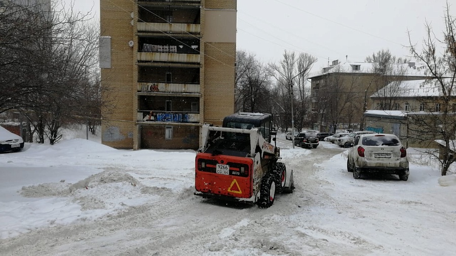От снега и льда сегодня очистили 764 дворовых 
территории