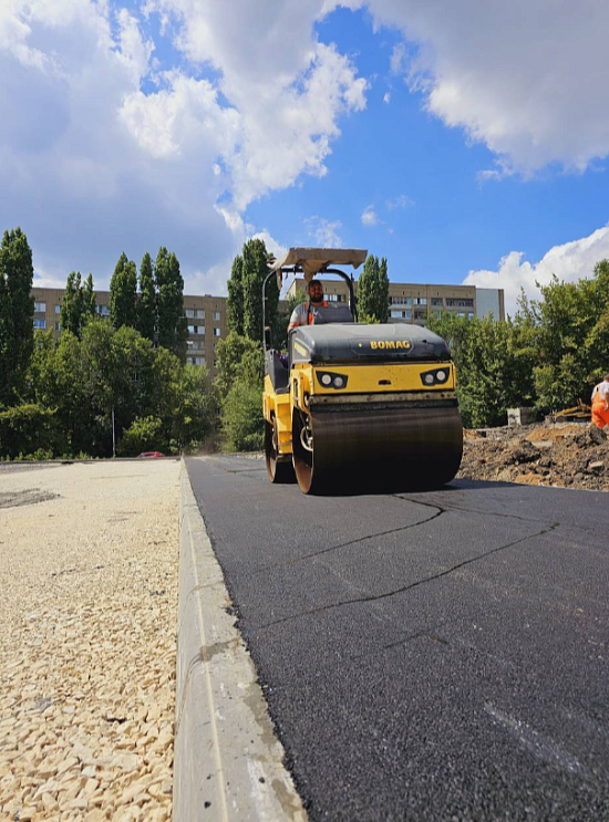 Во исполнение поручения главы города ведется 
постоянный мониторинг работ в сквере на ул. Прессовой