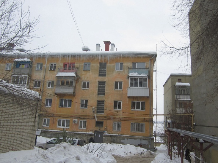 В понедельник очистили 49 крыш многоквартирных 
домов