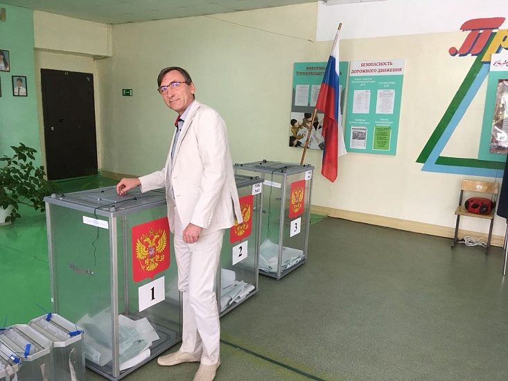Депутат Саратовской областной Думы Вячеслав 
Володин принял участие в Едином дне голосования
