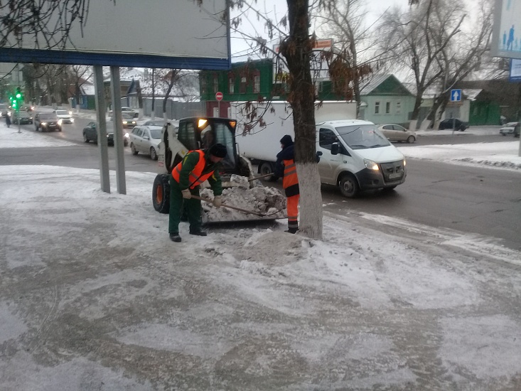 Продолжаются работы по очистке от наледи 
тротуаров и пешеходных зон