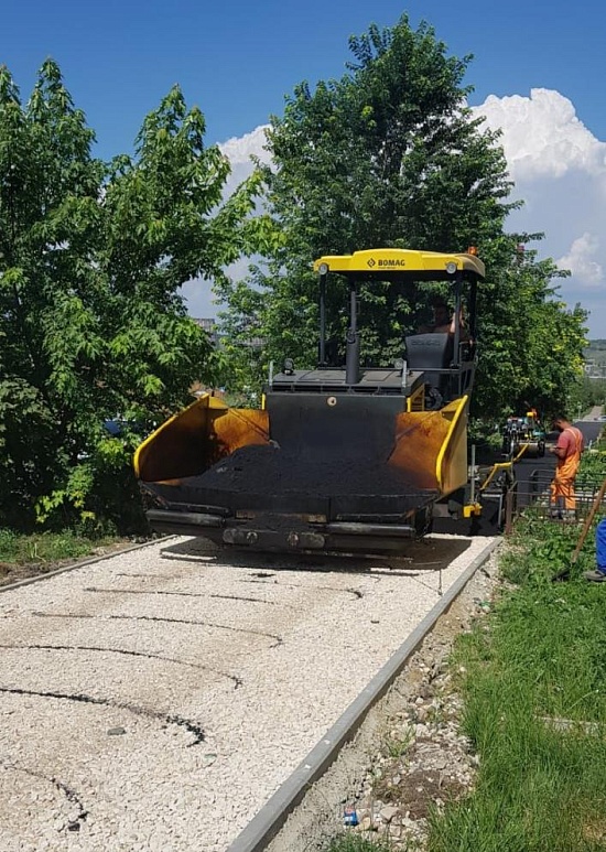 В Кировском районе продолжается ремонт 
тротуаров