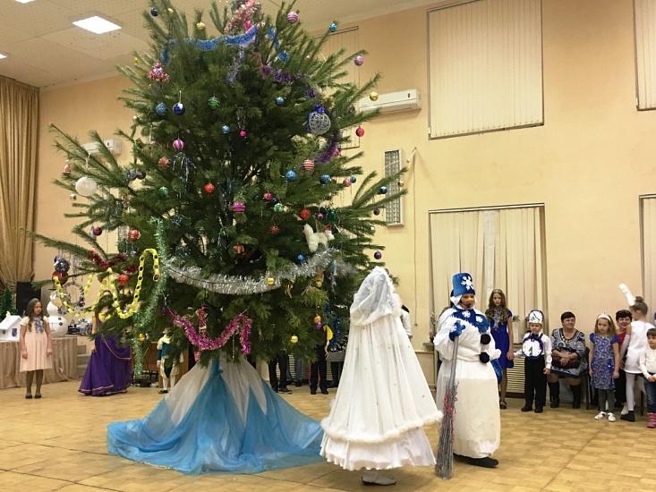 «Новогодний переполох, или Как мы веселили 
елочку»