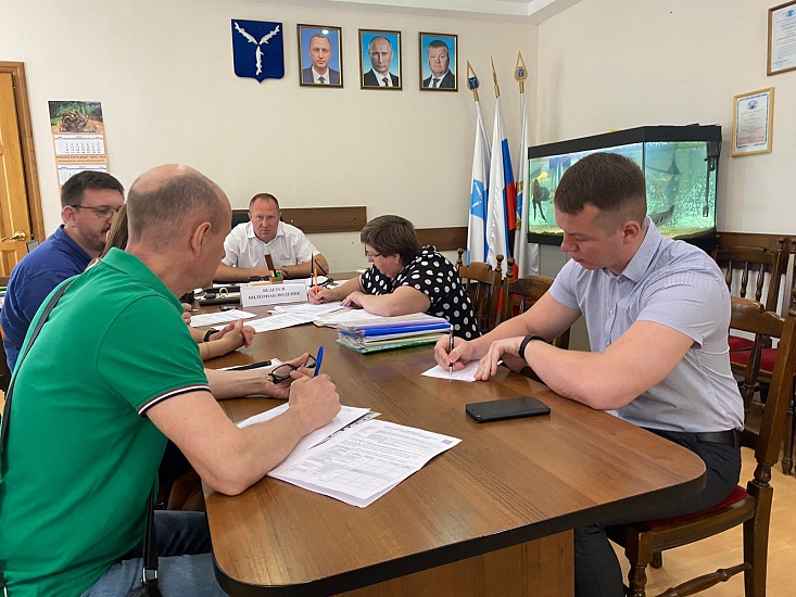 В администрации Ленинского района состоялось 
совещание по вопросу подготовки коммуникаций теплоснабжения к отопительному сезону