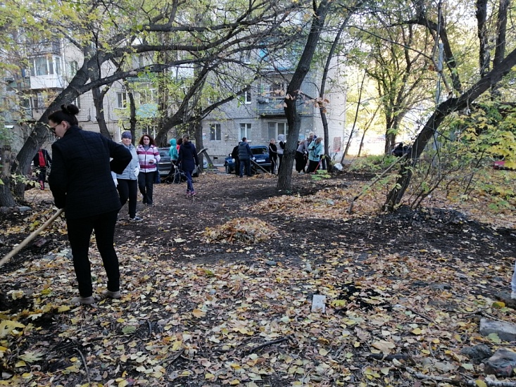 Жители Заводского района вышли на субботник
