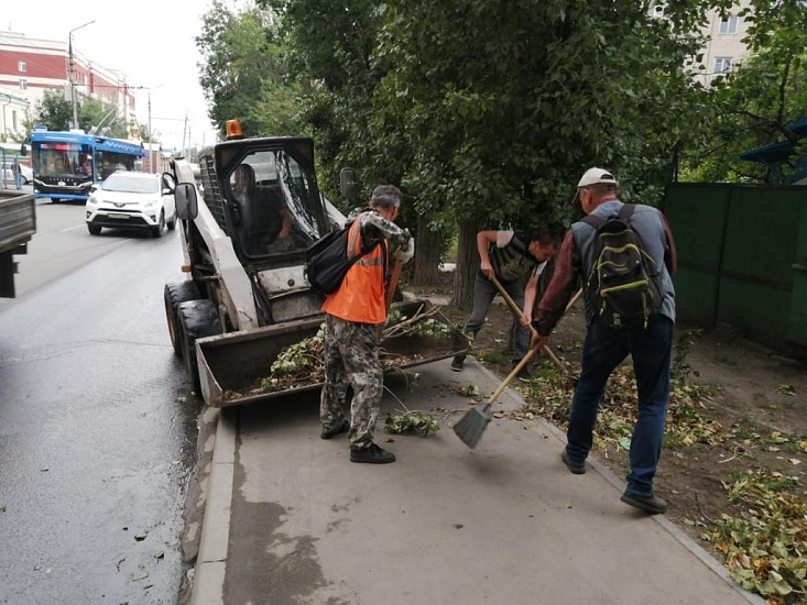 Продолжаются комплексные работы по благоустройству 
территории Октябрьского района