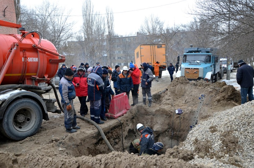 Завершены работы по устранению аварии 
на тепломагистрали в поселке Елшанка