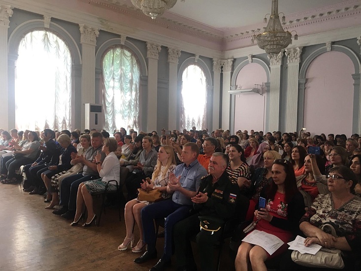 В Саратове состоялся I городской родительский 
форум