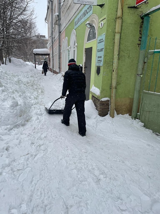 В ходе проверки сотрудниками муниципального 
контроля 12 предприятий незамедлительно приступили к уборке территории